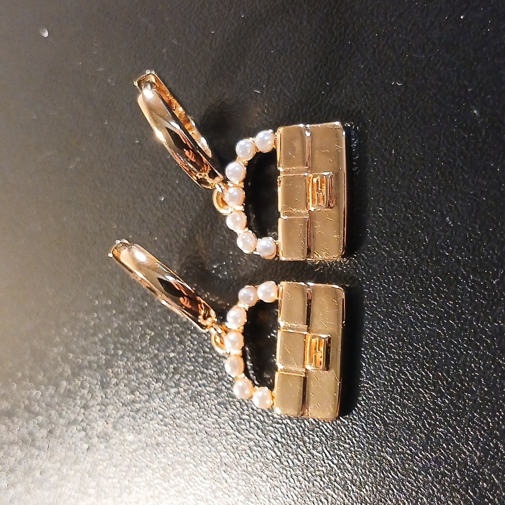 WOMEN'S FENDI GOLD FAUX PEARL LITTLE BAG DANGLING EARRINGS